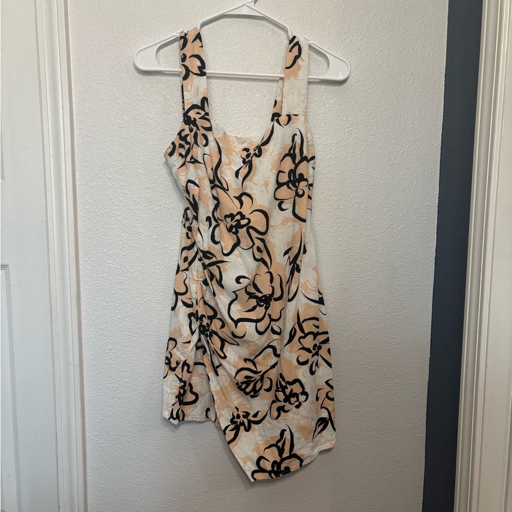 Chic Floral Midi Dress in Cream and Black